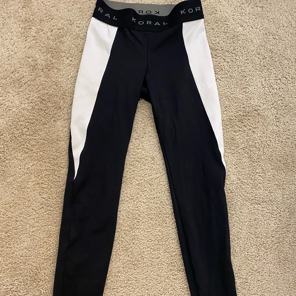 KORAL BLACK AND WHITE LEGGINGS